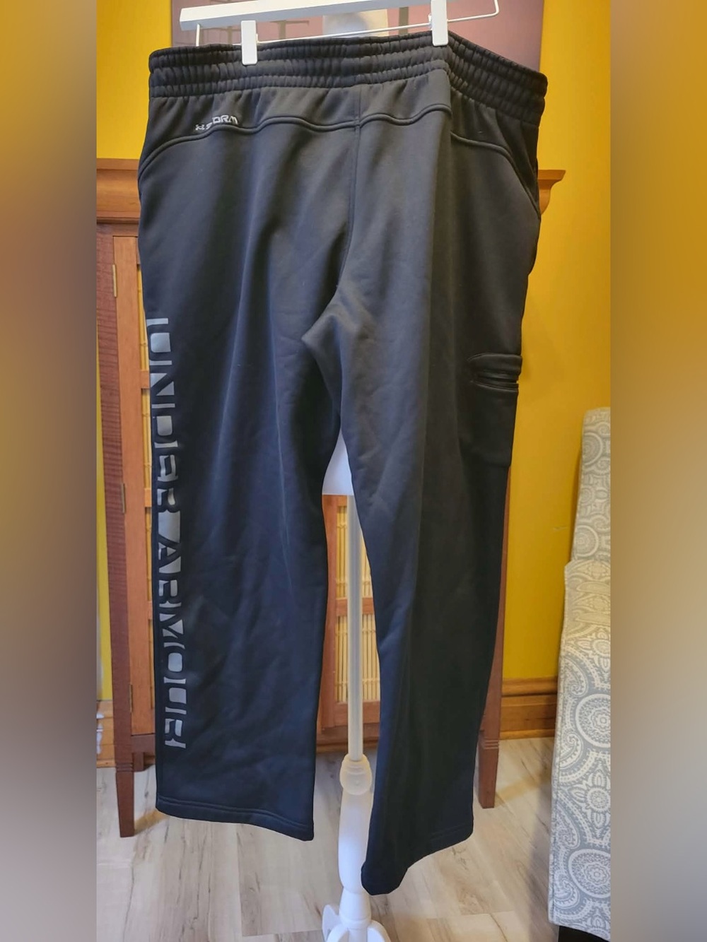 Under Armour Black Men's Jogger Sweatpants with Vertical Logo